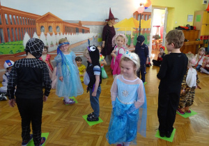 Dzieci uczestniczą w konkursie "Na zielonej wyspie".