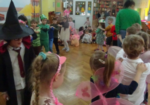 Grupa IV w wiosennym pociągu.