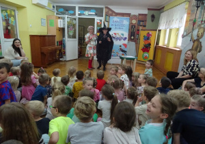 Na scenie dwie Babcie.