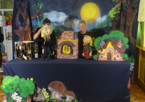 Małgosia, Baba Jaga, chatka z piernika, piec, Jaś w klatce.